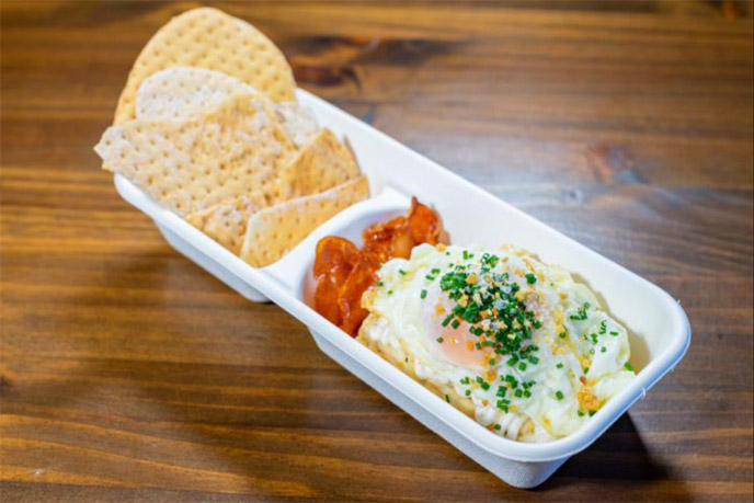 La ensaladilla rusa de Pías con mahonesa de trufa y huevo frito en aove de gallinas camperas | Casa de Pías