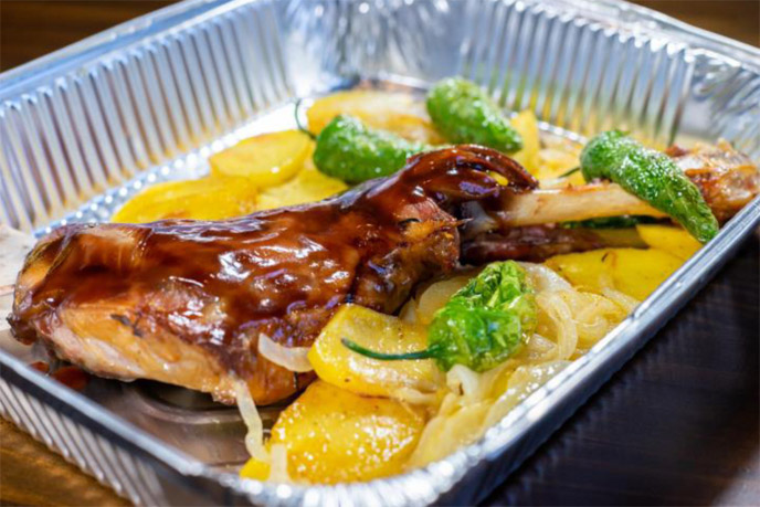 Paletilla de cordero lechal Manchego D.O.P. (500 g) con patatas panaderas | Casa de Pías